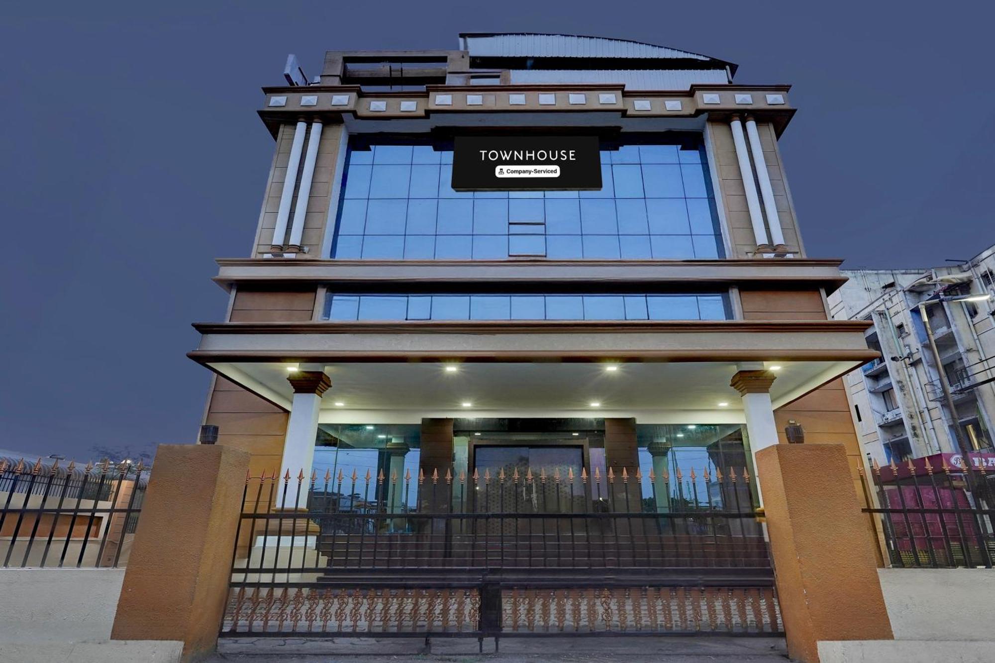 Отель Super Townhouse Koyambedu Ченнаи Экстерьер фото