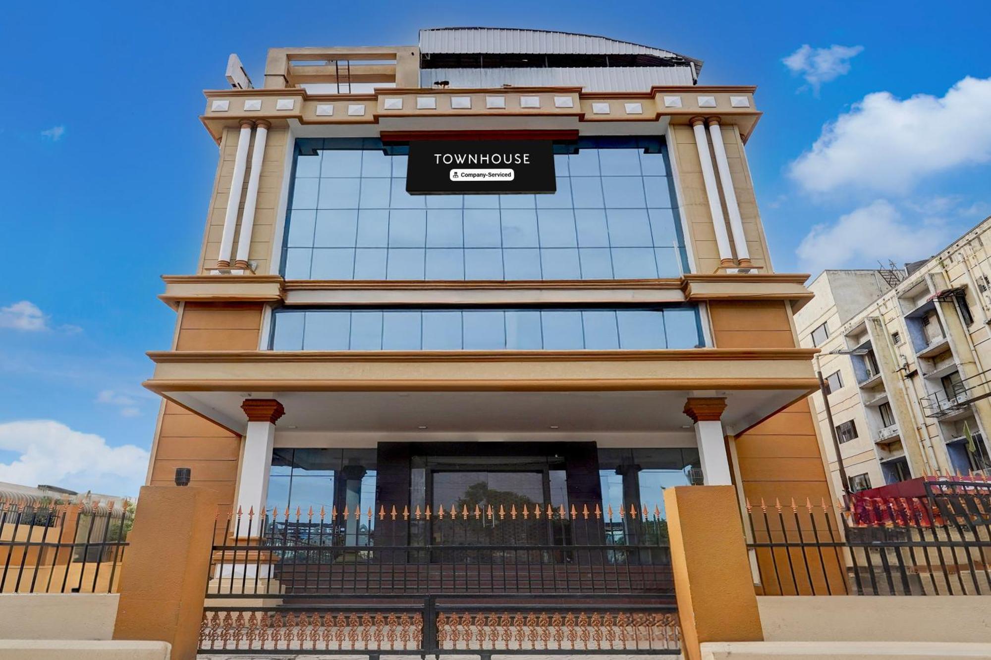 Отель Super Townhouse Koyambedu Ченнаи Экстерьер фото