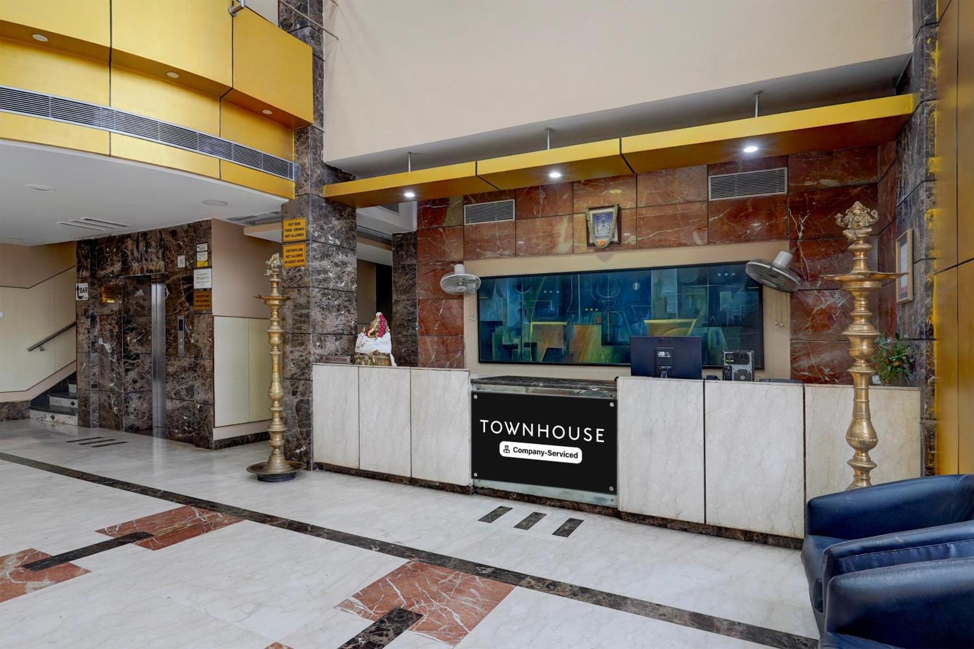 Отель Super Townhouse Koyambedu Ченнаи Экстерьер фото