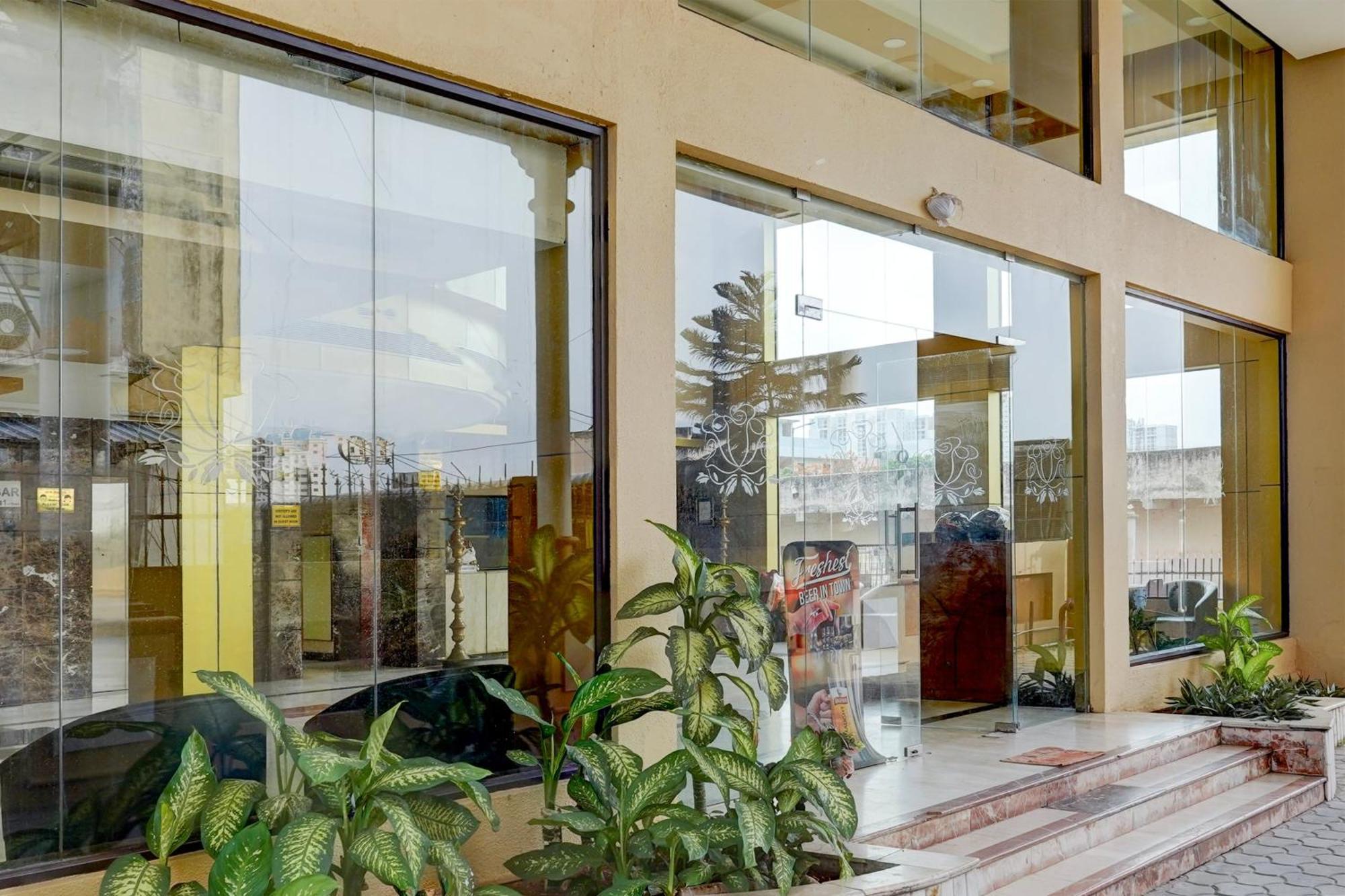 Отель Super Townhouse Koyambedu Ченнаи Экстерьер фото