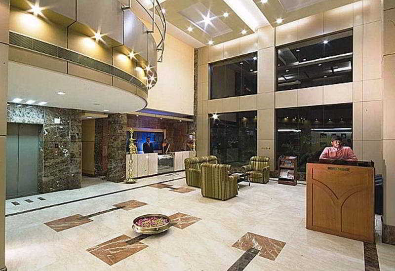 Отель Super Townhouse Koyambedu Ченнаи Экстерьер фото