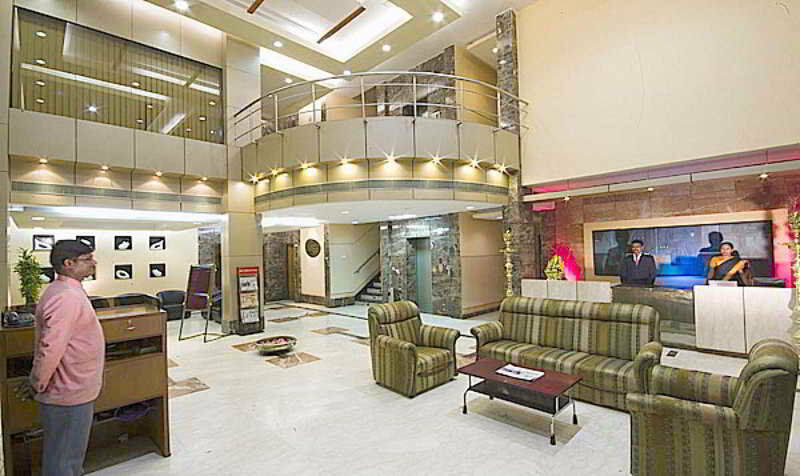 Отель Super Townhouse Koyambedu Ченнаи Экстерьер фото